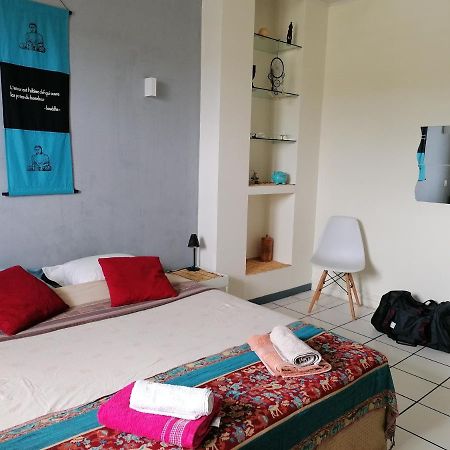 Jolie Chambre Climatisee Avec Balcon Chez L'Habitant Saint Pierre Exterior foto